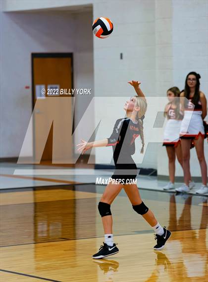 Thumbnail 2 in Grand Saline Indians vs Rains Wildcats photogallery.