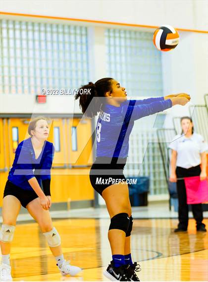 Thumbnail 2 in Grand Saline Indians vs Rains Wildcats photogallery.