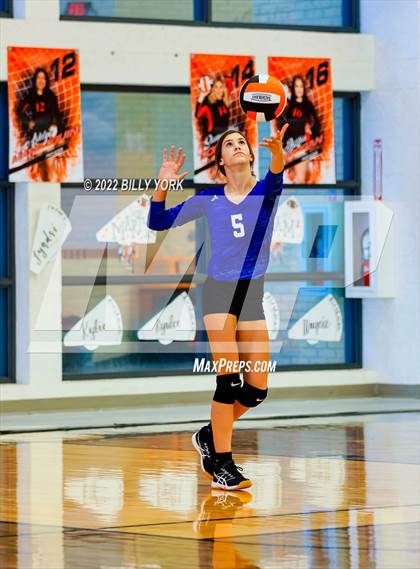 Thumbnail 2 in Grand Saline Indians vs Rains Wildcats photogallery.