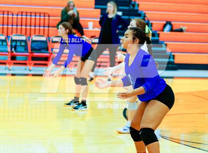 Thumbnail 3 in Grand Saline Indians vs Rains Wildcats photogallery.