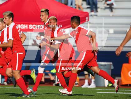 Thumbnail 2 in Godinez vs. Santa Maria (CIF SoCal Regional D2 Final) photogallery.