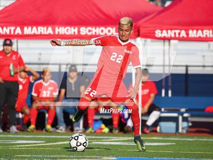Thumbnail 2 in Godinez vs. Santa Maria (CIF SoCal Regional D2 Final) photogallery.
