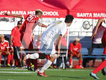 Thumbnail 1 in Godinez vs. Santa Maria (CIF SoCal Regional D2 Final) photogallery.