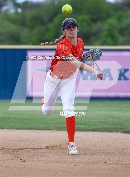 Thumbnail 1 in Lone Star @ Wakeland photogallery.