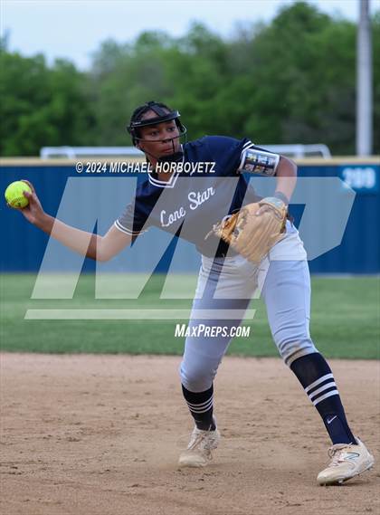 Thumbnail 1 in Lone Star @ Wakeland photogallery.