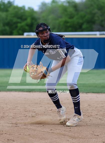 Thumbnail 3 in Lone Star @ Wakeland photogallery.