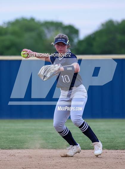Thumbnail 1 in Lone Star @ Wakeland photogallery.