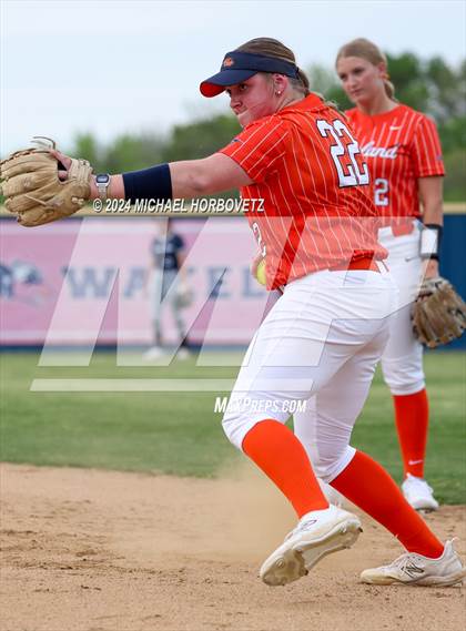 Thumbnail 3 in Lone Star @ Wakeland photogallery.