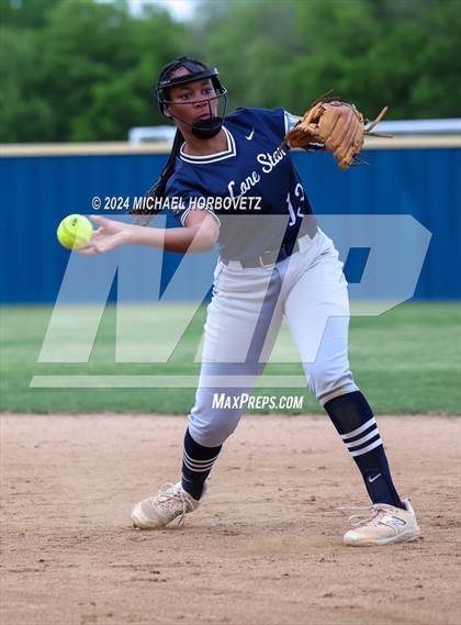 Thumbnail 3 in Lone Star @ Wakeland photogallery.