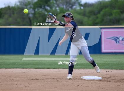 Thumbnail 2 in Lone Star @ Wakeland photogallery.