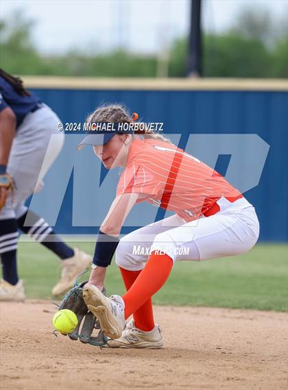 Thumbnail 1 in Lone Star @ Wakeland photogallery.