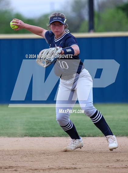 Thumbnail 3 in Lone Star @ Wakeland photogallery.