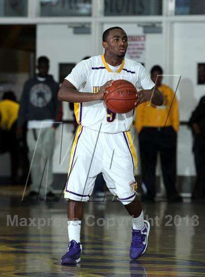 Thumbnail 3 in Lynwood vs. Dominguez photogallery.