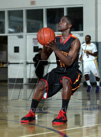 Thumbnail 2 in Lynwood vs. Dominguez photogallery.