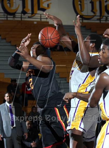 Thumbnail 3 in Lynwood vs. Dominguez photogallery.