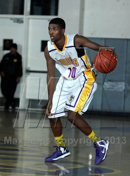 Thumbnail 2 in Lynwood vs. Dominguez photogallery.