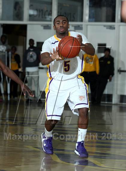 Thumbnail 2 in Lynwood vs. Dominguez photogallery.