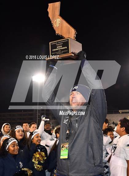 Thumbnail 3 in De La Salle vs. St. John Bosco (CIF State Open Division Final) photogallery.