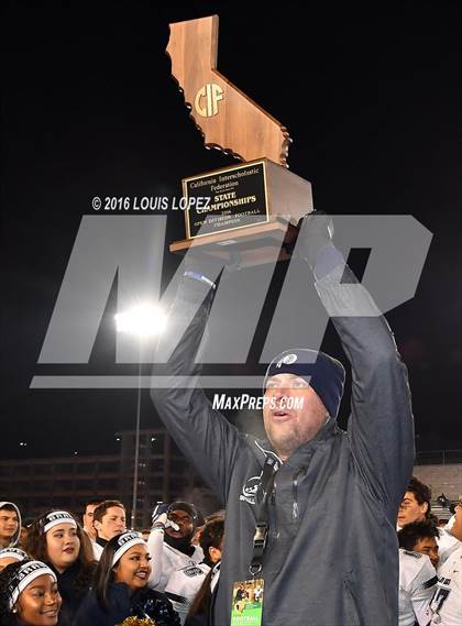 Thumbnail 2 in De La Salle vs. St. John Bosco (CIF State Open Division Final) photogallery.