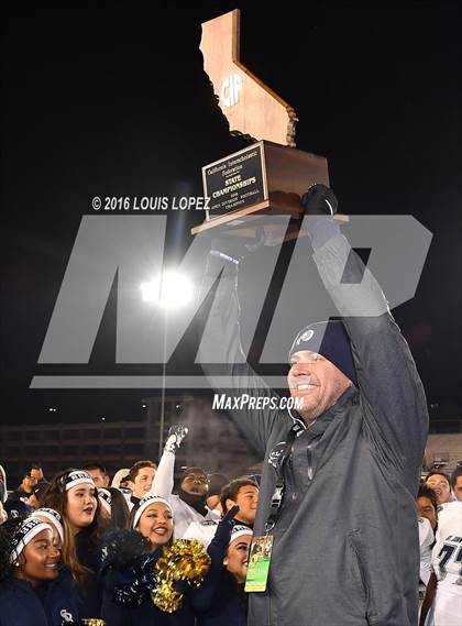 Thumbnail 1 in De La Salle vs. St. John Bosco (CIF State Open Division Final) photogallery.