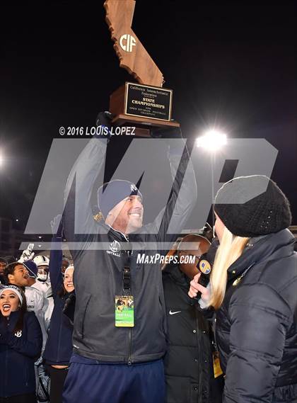 Thumbnail 2 in De La Salle vs. St. John Bosco (CIF State Open Division Final) photogallery.