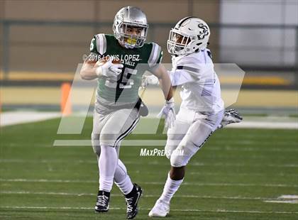 Thumbnail 3 in De La Salle vs. St. John Bosco (CIF State Open Division Final) photogallery.