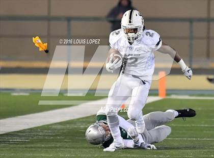 Thumbnail 3 in De La Salle vs. St. John Bosco (CIF State Open Division Final) photogallery.