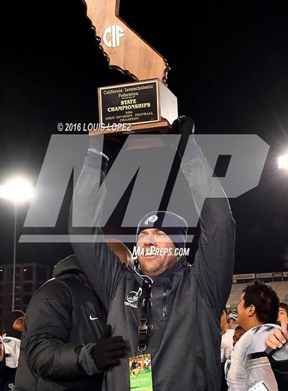 Thumbnail 3 in De La Salle vs. St. John Bosco (CIF State Open Division Final) photogallery.