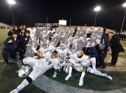 Thumbnail 3 in De La Salle vs. St. John Bosco (CIF State Open Division Final) photogallery.