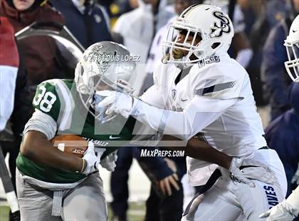 Thumbnail 3 in De La Salle vs. St. John Bosco (CIF State Open Division Final) photogallery.