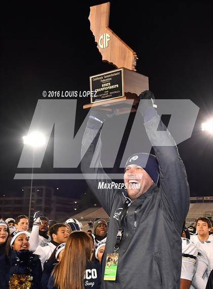 Thumbnail 3 in De La Salle vs. St. John Bosco (CIF State Open Division Final) photogallery.