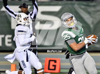 Thumbnail 3 in De La Salle vs. St. John Bosco (CIF State Open Division Final) photogallery.
