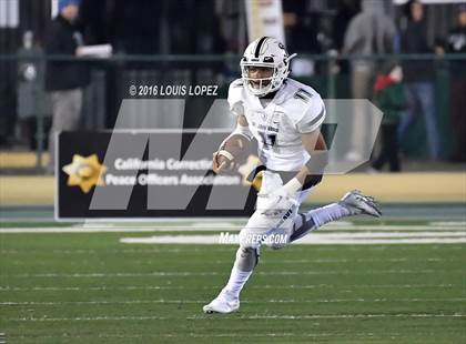 Thumbnail 3 in De La Salle vs. St. John Bosco (CIF State Open Division Final) photogallery.