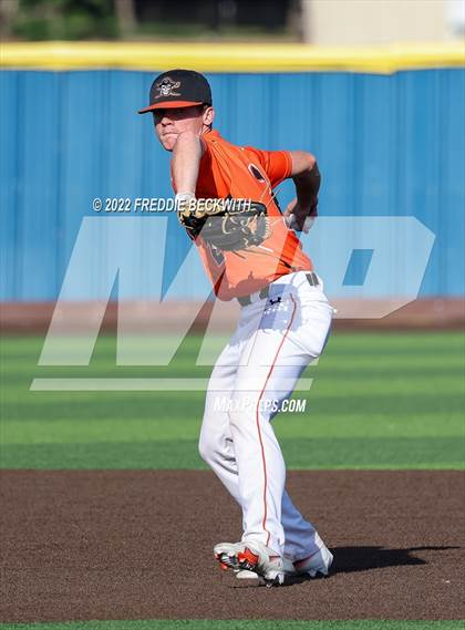 Thumbnail 1 in Collinsville vs. Petrolia (UIL 2A Area Playoff) photogallery.