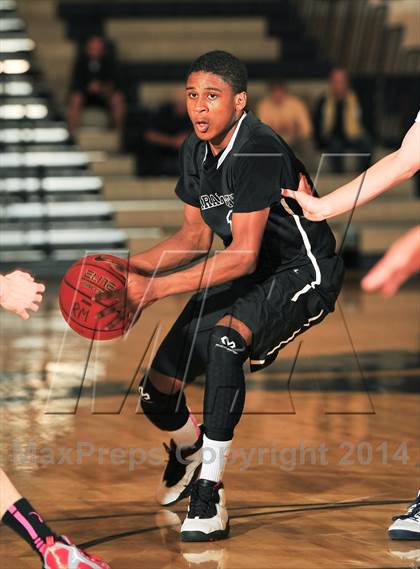 Thumbnail 1 in King vs. Maranatha (MaxPreps Holiday Classic) photogallery.