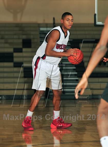 Thumbnail 3 in King vs. Maranatha (MaxPreps Holiday Classic) photogallery.
