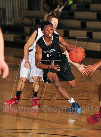 Thumbnail 1 in King vs. Maranatha (MaxPreps Holiday Classic) photogallery.