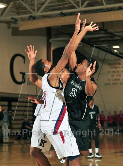 Thumbnail 3 in King vs. Maranatha (MaxPreps Holiday Classic) photogallery.