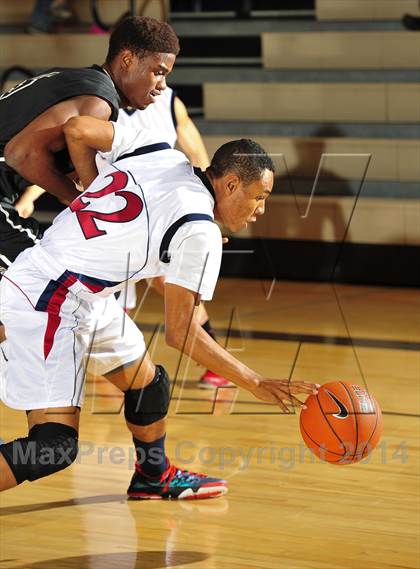 Thumbnail 2 in King vs. Maranatha (MaxPreps Holiday Classic) photogallery.