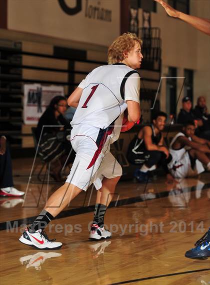 Thumbnail 1 in King vs. Maranatha (MaxPreps Holiday Classic) photogallery.