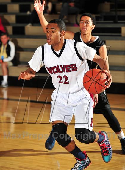 Thumbnail 3 in King vs. Maranatha (MaxPreps Holiday Classic) photogallery.