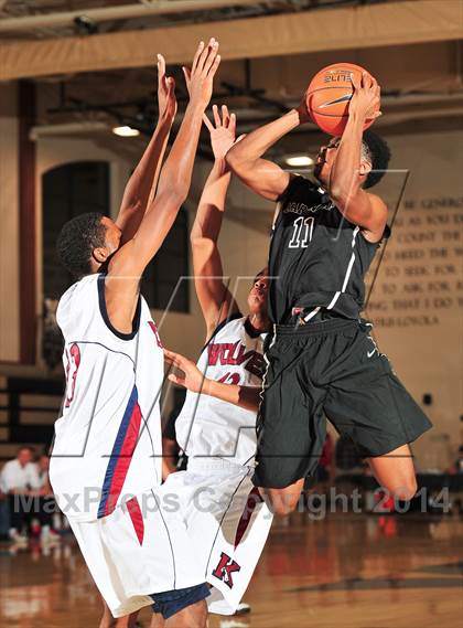 Thumbnail 2 in King vs. Maranatha (MaxPreps Holiday Classic) photogallery.