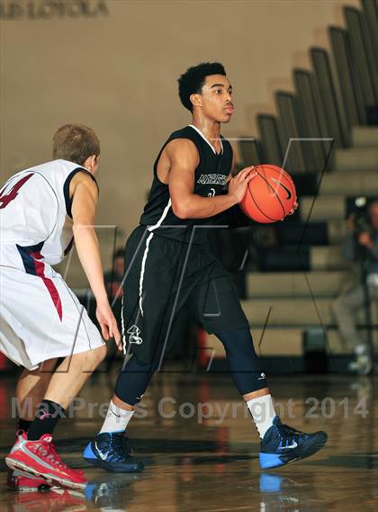 Thumbnail 2 in King vs. Maranatha (MaxPreps Holiday Classic) photogallery.
