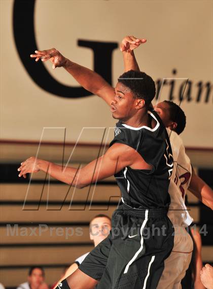 Thumbnail 3 in King vs. Maranatha (MaxPreps Holiday Classic) photogallery.