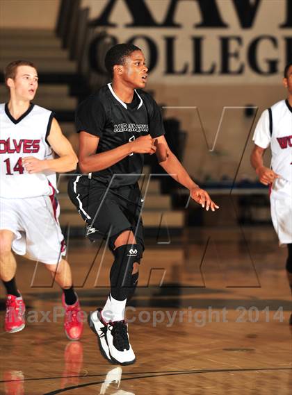 Thumbnail 1 in King vs. Maranatha (MaxPreps Holiday Classic) photogallery.