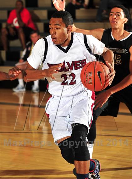 Thumbnail 1 in King vs. Maranatha (MaxPreps Holiday Classic) photogallery.