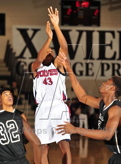 Thumbnail 1 in King vs. Maranatha (MaxPreps Holiday Classic) photogallery.