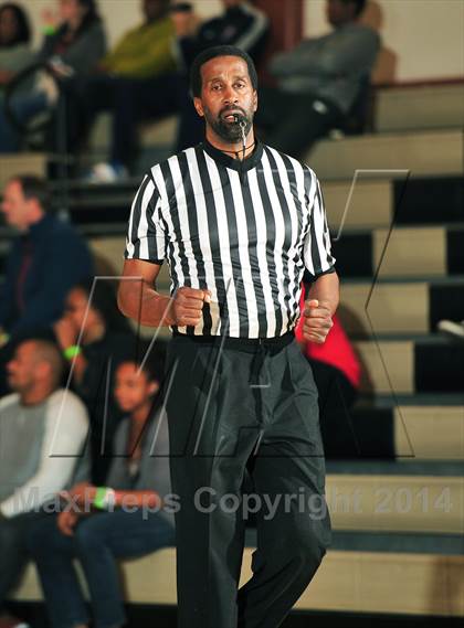 Thumbnail 3 in King vs. Maranatha (MaxPreps Holiday Classic) photogallery.