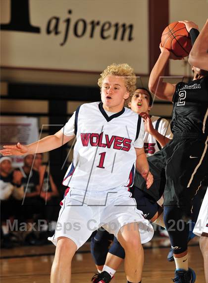 Thumbnail 1 in King vs. Maranatha (MaxPreps Holiday Classic) photogallery.