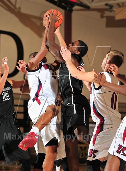 Thumbnail 2 in King vs. Maranatha (MaxPreps Holiday Classic) photogallery.
